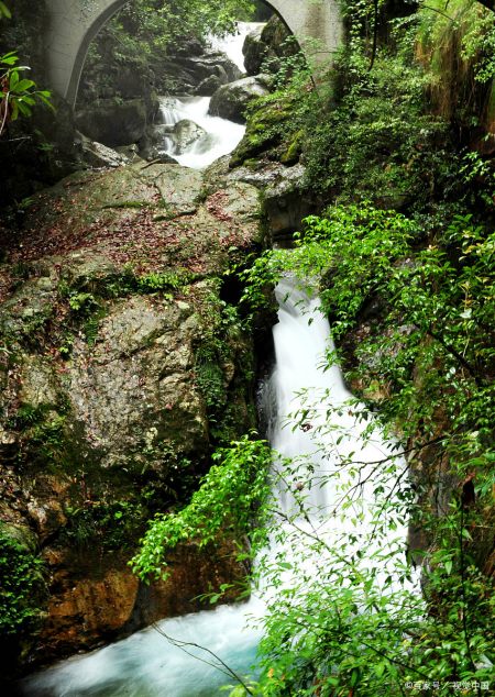 寄情山水,自然浑成,这些山水诗让你在诗情画意风景中