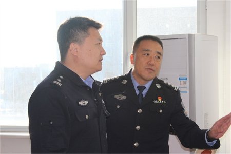 提名政府副旗长公安局长刘淼到交警大队调研