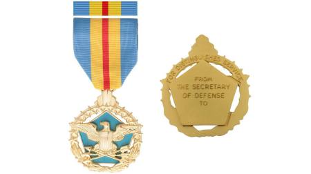 世界各国徽章纵览-美国陆军杰出服役勋章