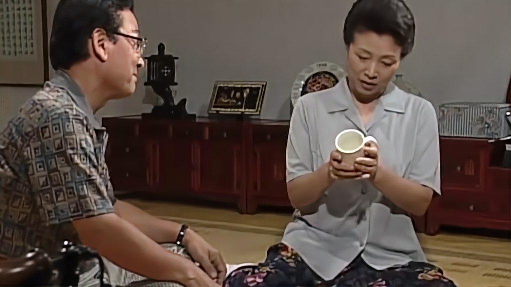看了又看:基丰妈只看了金珠的照片,就非常喜欢她,夸她真漂亮