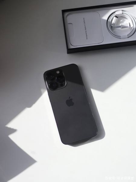 苹果13pro石墨黑图片,苹果13pro石墨黑 iphone 13 pro石墨黑质感真的好绝
