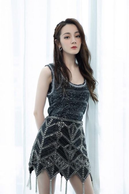 女明星的腰有多细?当看到赵丽颖的"蚂蚁腰"后,简直细