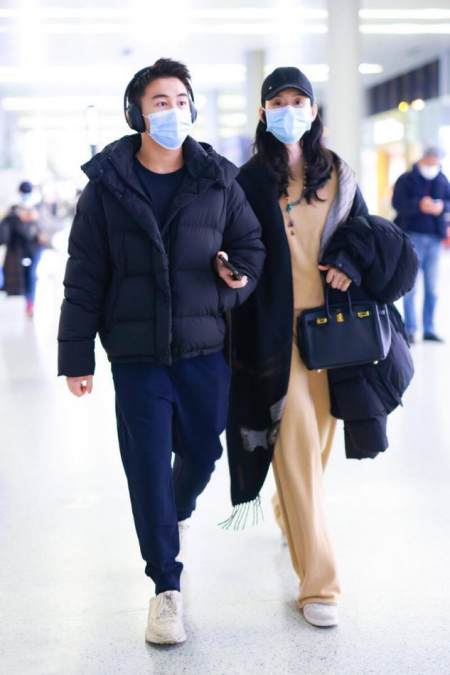 明星"情侣装"造型比拼,个个甜蜜恩爱,哪一对更会穿?