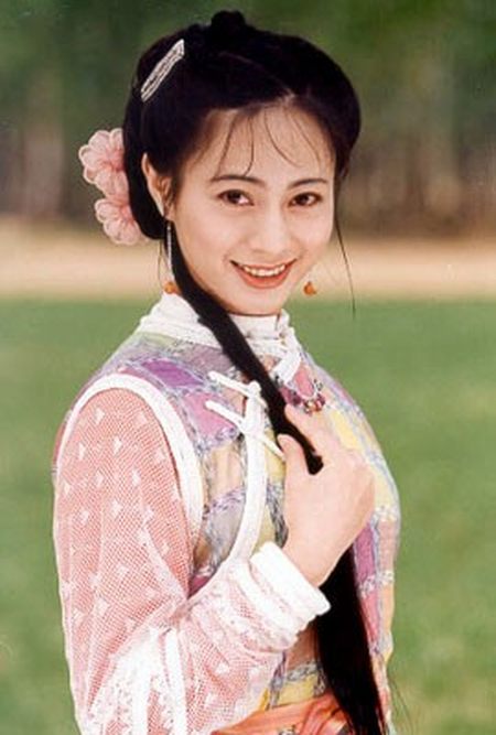 她才是"小燕子"的原定演员,因档期太满而拒演,最终成就了赵薇