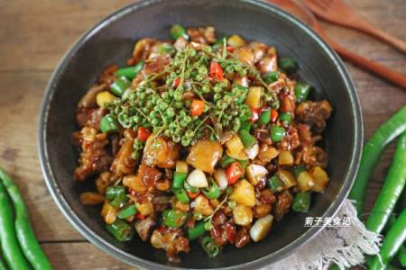 奈特兰草饲营养美味 新鲜藤椒炒鸡腿肉