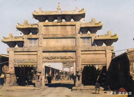 1930年代的兴城,位于延辉街的祖大乐旌功牌坊,建于明崇祯十一年(1638