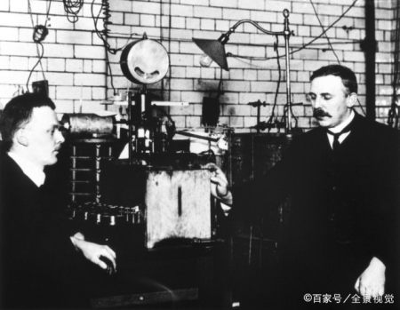 卢瑟福严厉地批评他,并反问到"你所有的时间都在做实验,拿什么时间