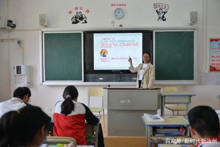 "十佳教师 张园园:愿为三尺讲台竭尽全力