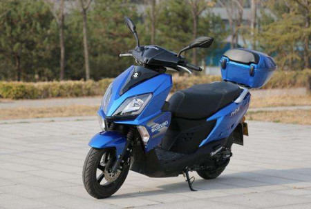 豪爵usr125 踏板车,豪爵usr125踏板摩托车 横评豪爵usr125,三阳悍将s,铃木uy125三款小排量踏板车