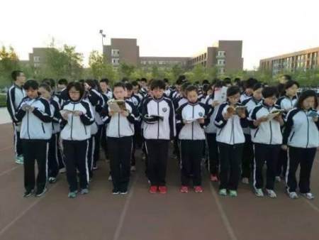 衡水中学即将开学,禁用手机,规定发型,网友:早起的鸟儿有虫吃