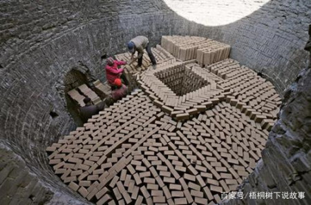 苏北农村开始陆陆续续兴起建窑烧砖,那时候烧砖的地方叫做砖窑,所烧的