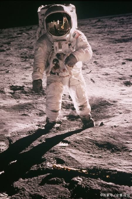 第一位进入太空的华人:王赣骏,1985年4月29日乘坐美国"挑战者号"航天