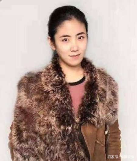 她18岁被赵本山力捧,却因私人原因选择退圈,摇身一变成人民教师