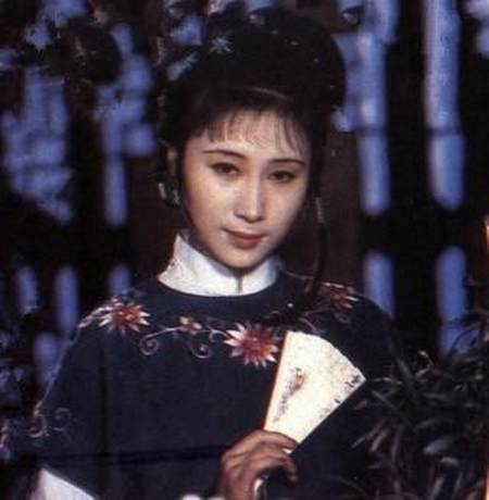 因"牧羊女"成名的丁岚,移民新加坡后跌落低谷,现成隐形女富豪