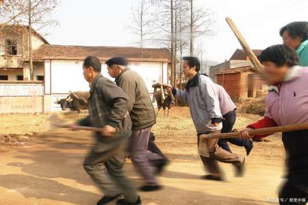 他是广东第一悍匪,因被老板欺压走上不归路,4年杀害17