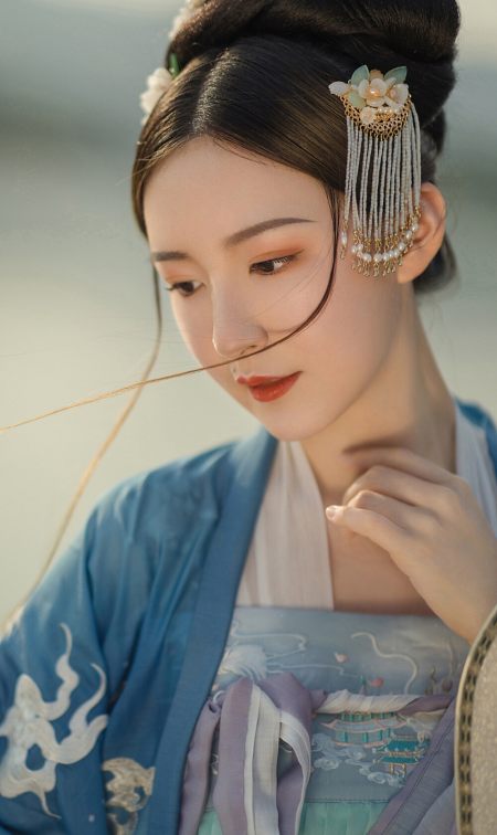 有这几个特征的"古典脸",越看越