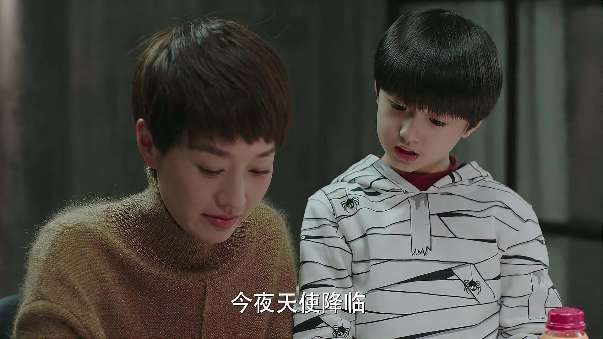 前半生:罗子君看着儿子的相册,一时控制不住情绪,幸好老金大度