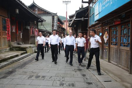州长安九熊,州委常委,州委秘书长谭海,副州长谭夔,丹寨县委书记龙滨