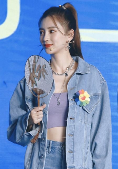 31岁杨颖不惧年龄挑战双马尾萝莉装,这些小心机呈现高级的少女感