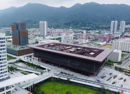 深圳技术大学二标段建成投入