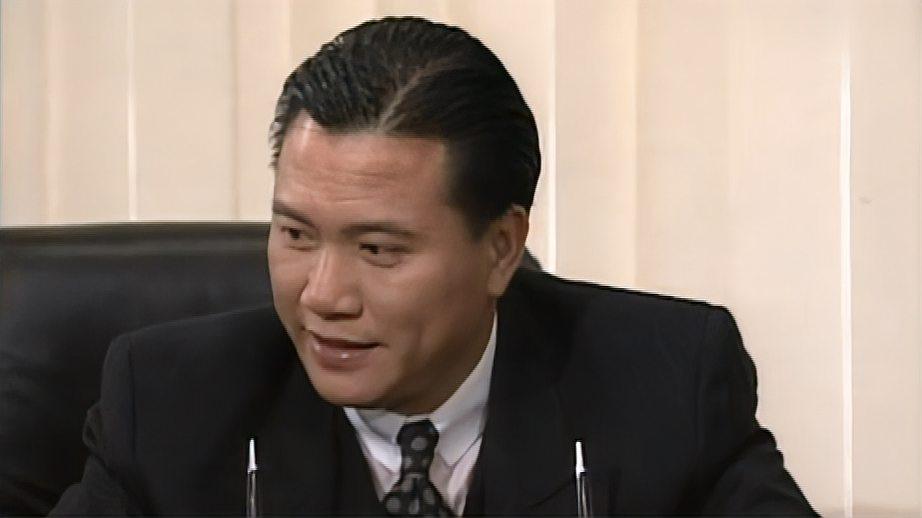 巨人:万梓良霸气出场化解股市危机,患癌症要休假去滑雪