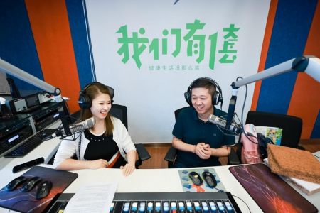 老爸评测魏文锋联合fm93交通之声,揭秘书包选购的"那些事"