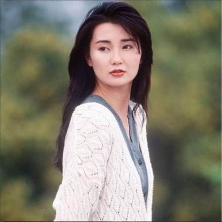 李嘉欣 年轻时候李嘉欣的颜值在小编看来简直称得上是整形医院的样本