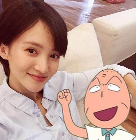 带你参观金晨的豪宅,客厅堆满了鲜花气球,美得像个童话乐园