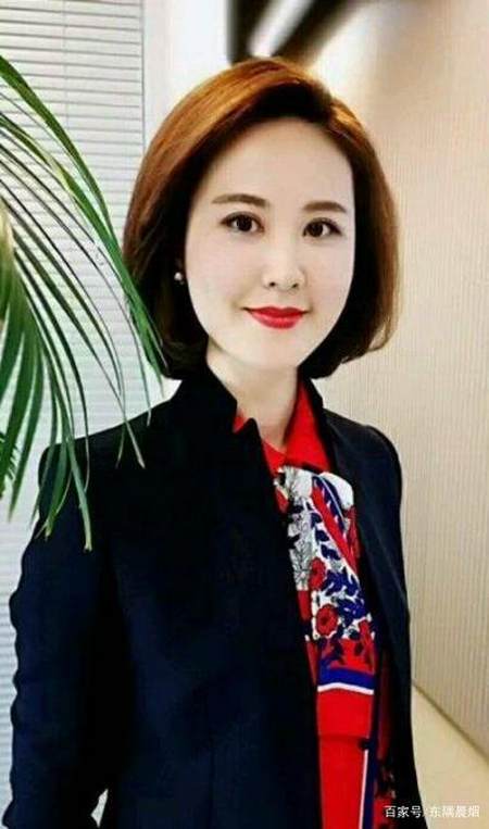 央视美女主持秦方:曾是重庆高考状元,今39岁魅力不减