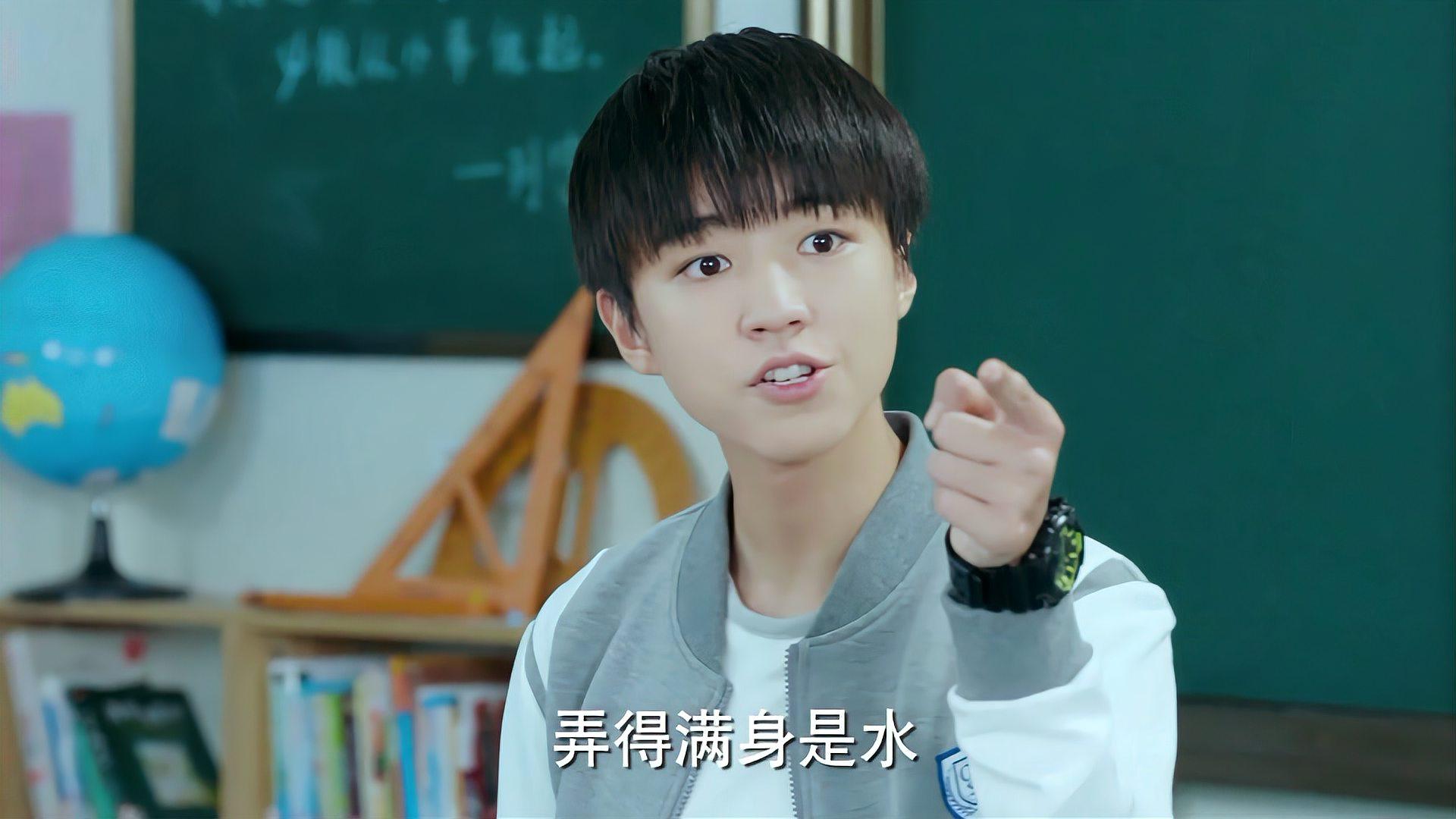 少年时代69:同学背后议论薛铁,怎料王俊凯发飙,正义感