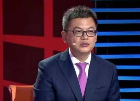 当过新华社体育记者,当过专业篮球评论员,他既有学历,又有专业经历