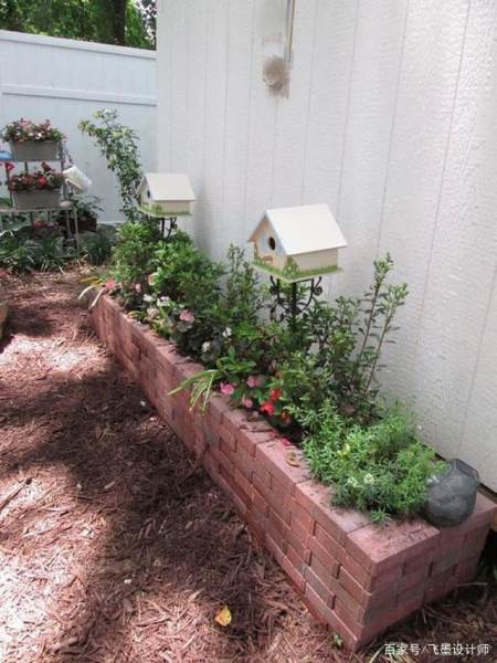 这做花坛的法子太适合我了!一摞红砖抹点水泥,放院子