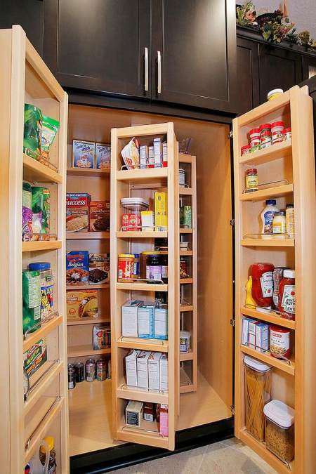 精致的可折叠橱柜和架子,用于小型,智能的食品储藏室.