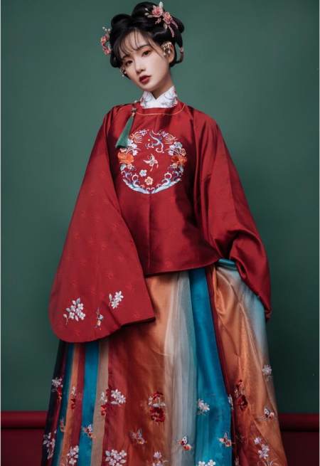 被"红色系"汉服美到了,端庄典雅又俏皮可爱,难怪女生都爱穿