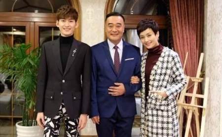 李颖:"儿子"是张翰,女儿是金紫薇,如今52岁魅力不输当年