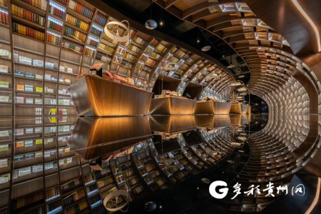入驻贵阳后,钟书阁以"书店 "模式运营,推广全民阅读,服务公共文化