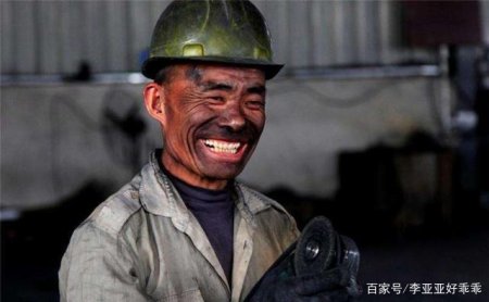 农民工生活的第四幅画面是哭泣,善待他人,从关爱农民