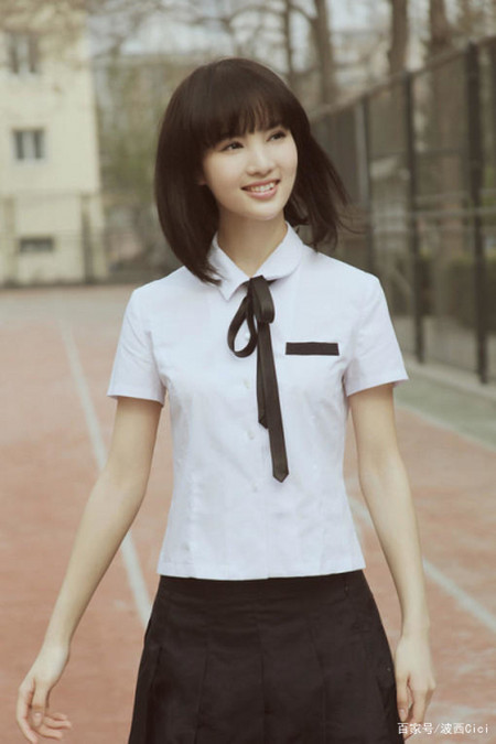 刚从北京舞蹈学院毕业的金晨,前途一片大好,在学校里就是校花.