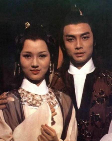 刘松仁妻子近照曝光,娶小20岁空姐做老婆,如今71岁膝