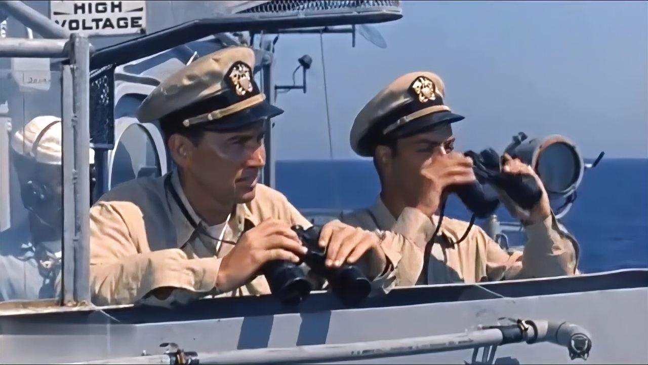 粉红色潜艇:50年代上映的经典二战影片,潜艇遭深水炸弹疯狂轰炸