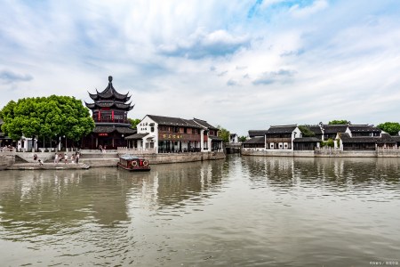 苏州古城保护引争议:山塘街和平江路是仿古建筑 商店