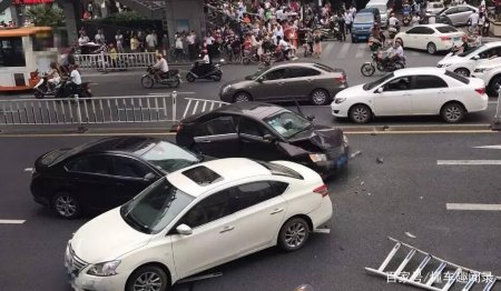 “三者险”有必要买100万吗?定损员说漏嘴!车主坦言:损失太大(图3) “三者险”有必要买100万吗?定损员说漏嘴!车主坦言:损失太大(图3)