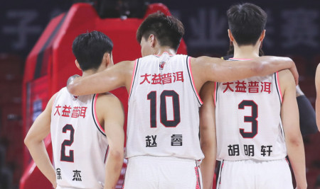 广东篮球队主教练杜锋，广东男篮离队第一人曝光