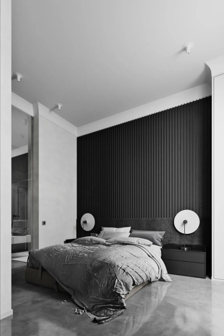 深灰色的沙发,地毯,窗帘和谐的灰色调与简练的空间相得益彰
