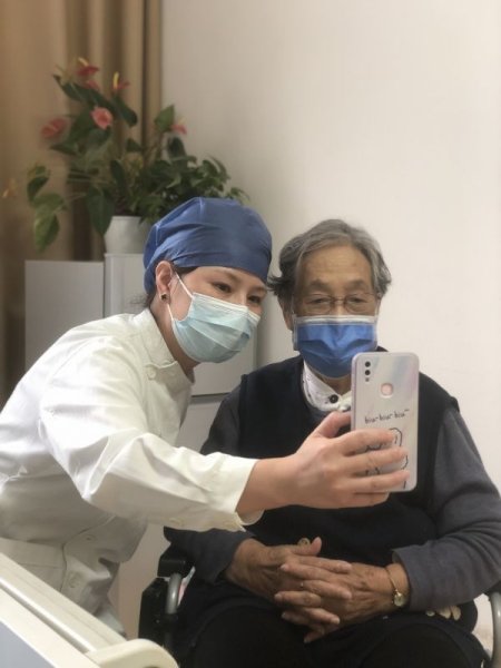睡前听听音乐，时常接受“话疗”，93岁卧床老人又能活动了