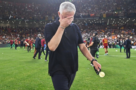 罗马勇夺队史首个欧战冠军！曼联热刺之耻，让穆里尼奥泪洒现场！