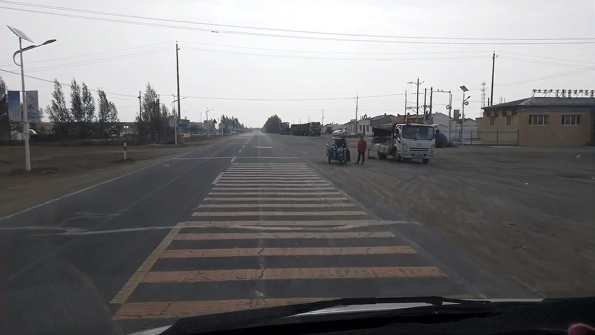 我在国道335上,经过乌兰察布福泰西村,看美丽村庄