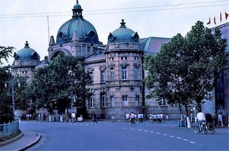 80年代大连老照片 已经落寞的东关街 40年前的场景历历在目 80年代大连老照片 已经落寞的东关街 40年前的场景历历在目