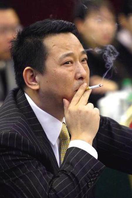 人称"北京李嘉诚",买凶沦为阶下囚,亿万富翁捐500亿难买命