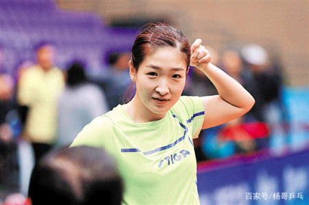 她是世乒赛冠军却无缘奥运，无奈出走日本，战胜邓亚萍却遭人唾骂